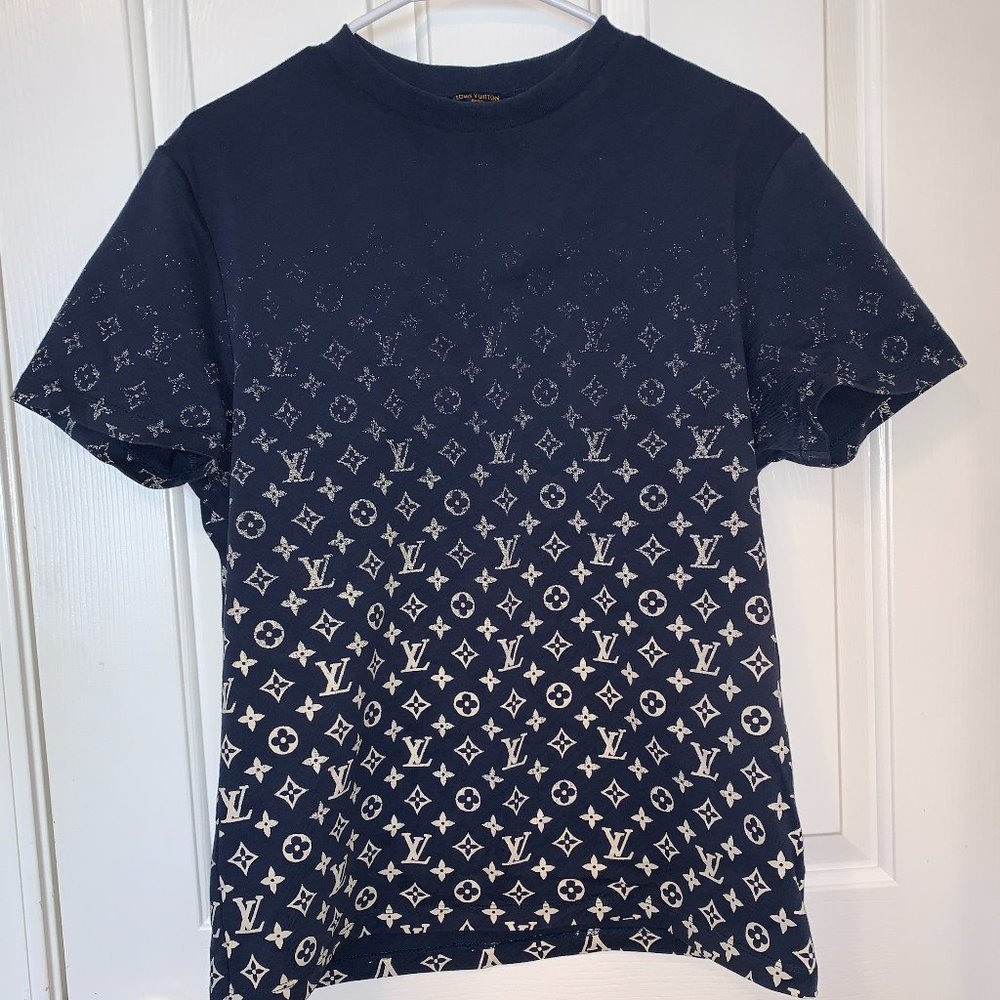 LOUIS VUITTON Blue Monogram Gradient T-Shirt -Size Medium-  Retail $1200